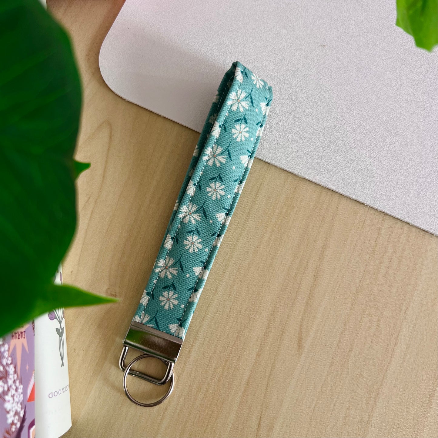 Teal Daisy Wristlet