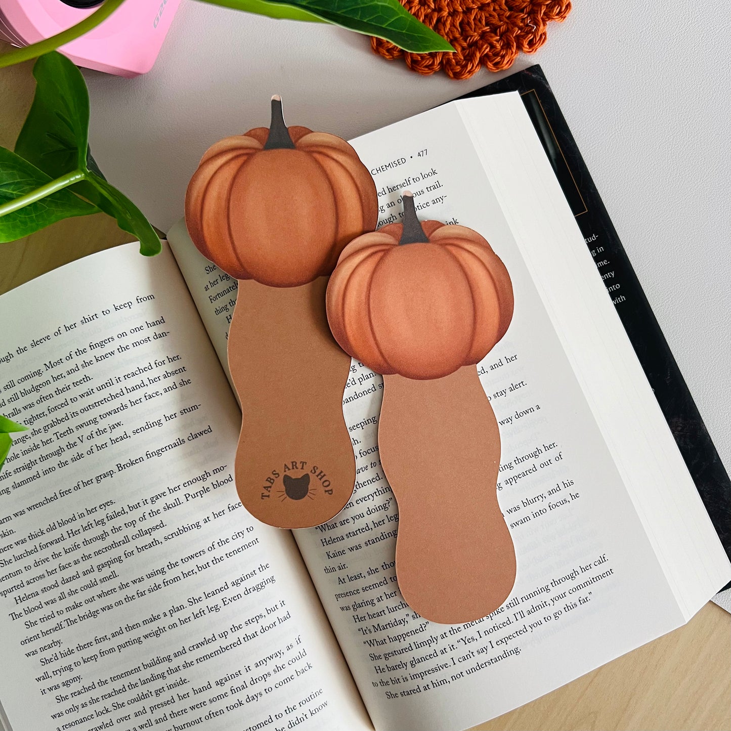 Pumpkin Peeking Bookmark